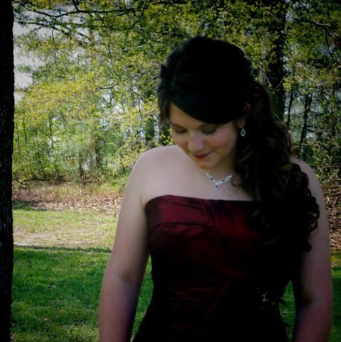 Anna Montgomery Photo 16