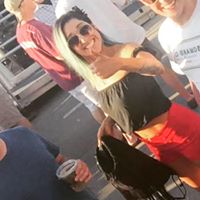Elizabeth Johns Photo 28