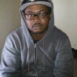 Raymond Carr Photo 8