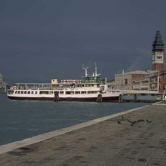 Julie Jacobson Photo 15