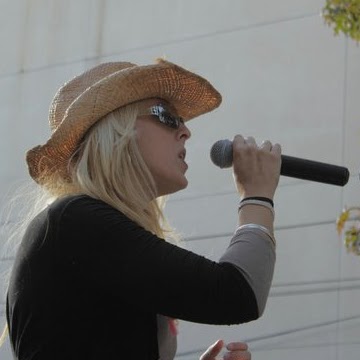 Denise Myers Photo 11