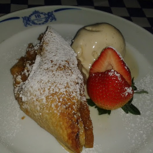 Stephanie Brandenburg Photo 7