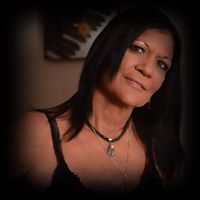 Suzanne Kenny Photo 30
