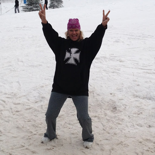 Julie Arnold Photo 27