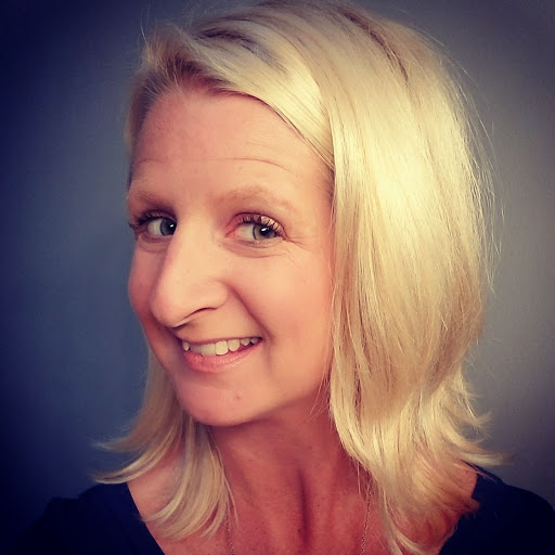 Laura Dunham Photo 39