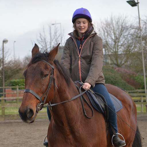 Alice Yates Photo 33