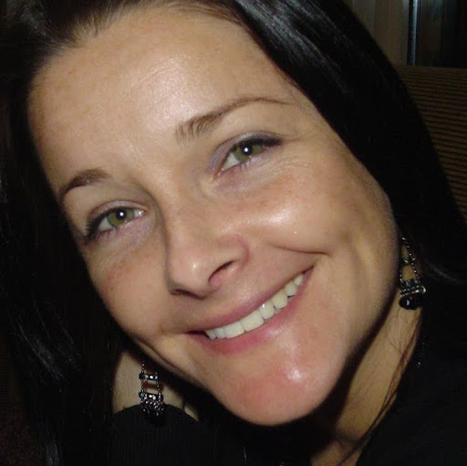 Lisa Falconer Photo 28