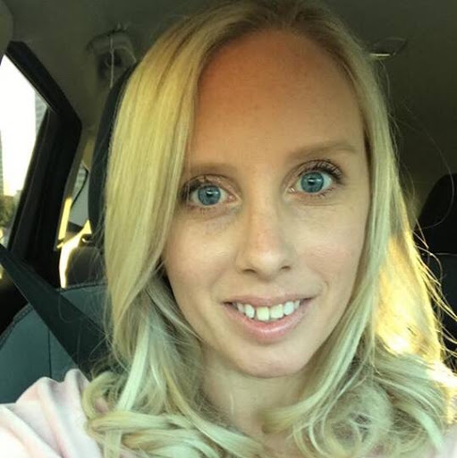 Caitlin Lowe Photo 16