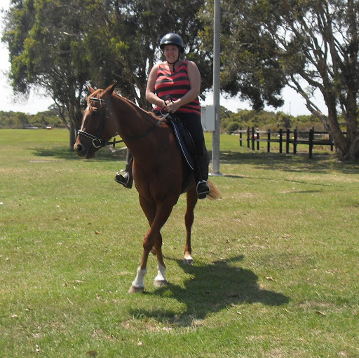 Kelly Schofield Photo 38