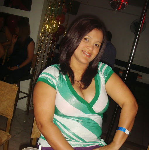 Anna Valdez Photo 39