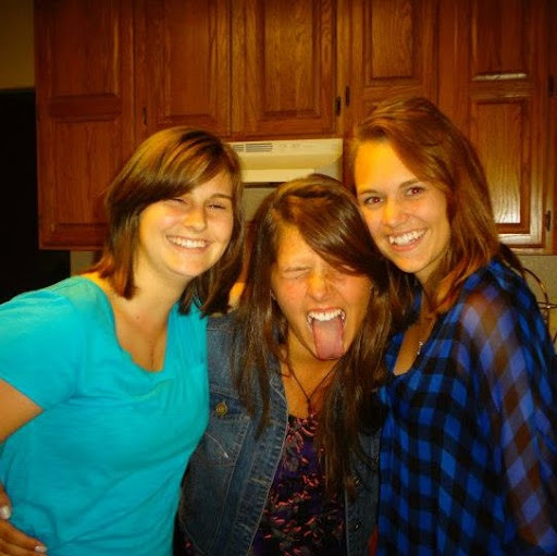 Sarah Raymond Photo 28