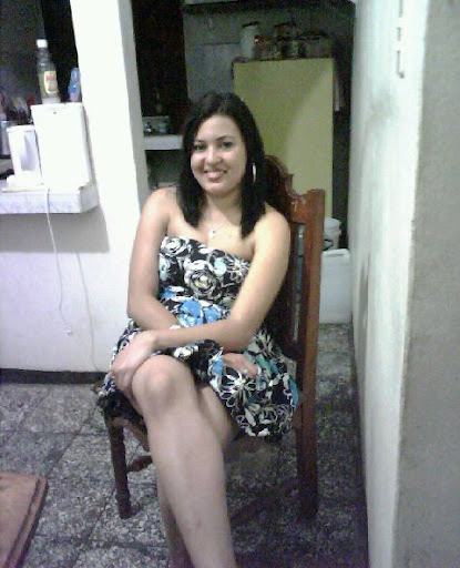 Julissa Fuentes Photo 8