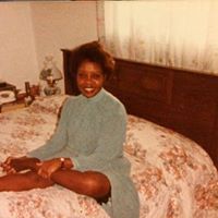 Linda Thompson Photo 9