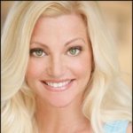 Julia Michaels Photo 2