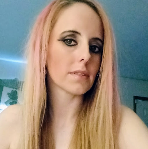 Courtney Walker Photo 19