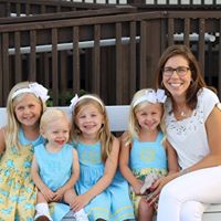 Julie Holmes Photo 48