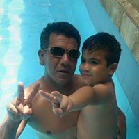 Roberto Robles Photo 42