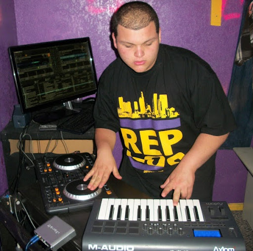 Leo Guzman Photo 33