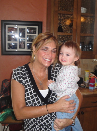 Julie Arnold Photo 30