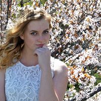 Julia Dunlap Photo 15