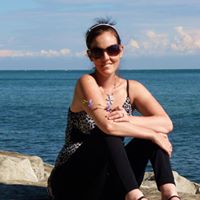 Laura Mayer Photo 21