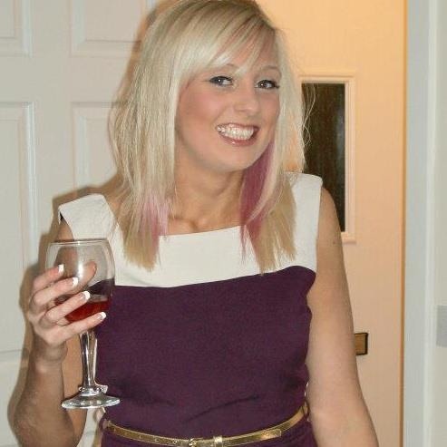 Stefanie Powell Photo 10