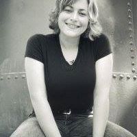 Sara Arnold Photo 24