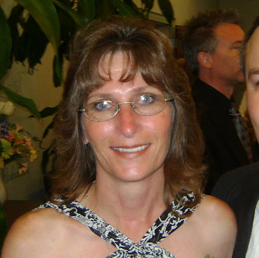 Lynda Young Photo 47