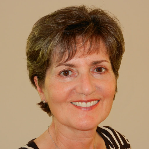 Janet Jones Photo 14