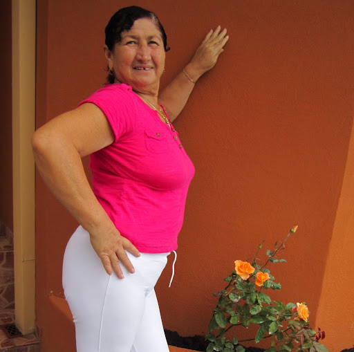 Amelia Gonzalez Photo 17