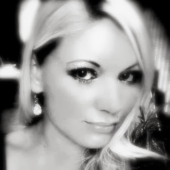 Julia Callahan Photo 22