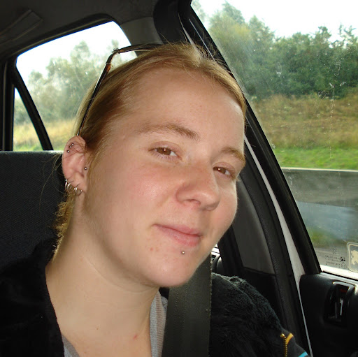 Angela Simon Photo 15