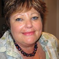 Robyn Leach Photo 8