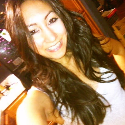 Elizabeth Lopez Photo 56