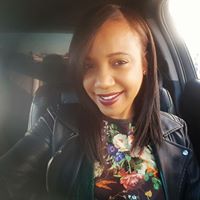 Elizabeth Monge Photo 24