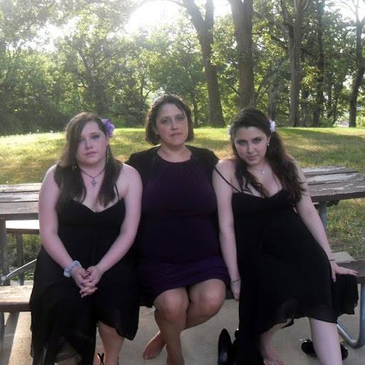 Michelle Hicks Photo 11