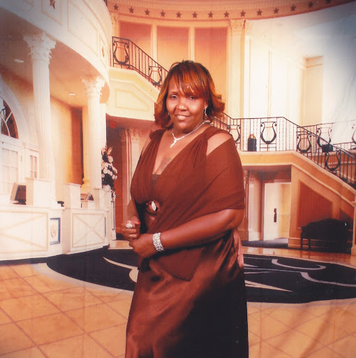 Tracy Lyons Photo 25