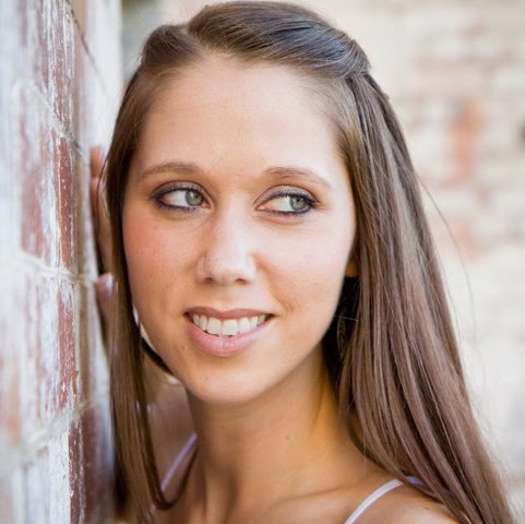 Julia Matthews Photo 23