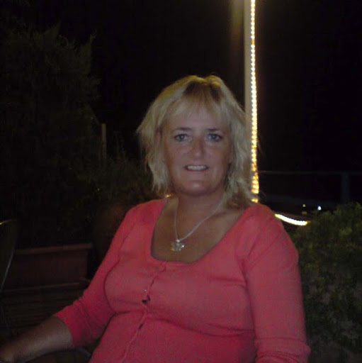 Debbie Hull Photo 31