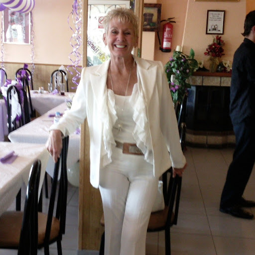 Carol Burrows Photo 33