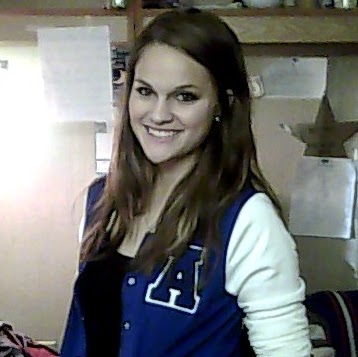 Megan Leonard Photo 33