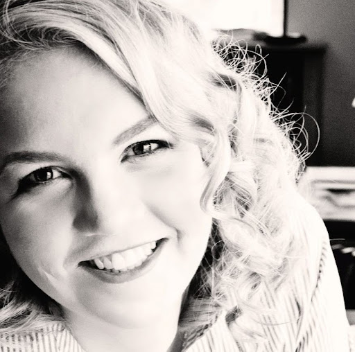 Jennifer Magee Photo 35