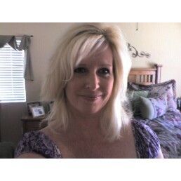 Julie Murphy Photo 11