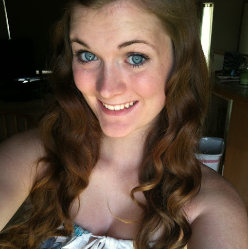 Amanda Dickinson Photo 14