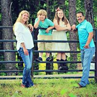 Laura Skaggs Photo 30