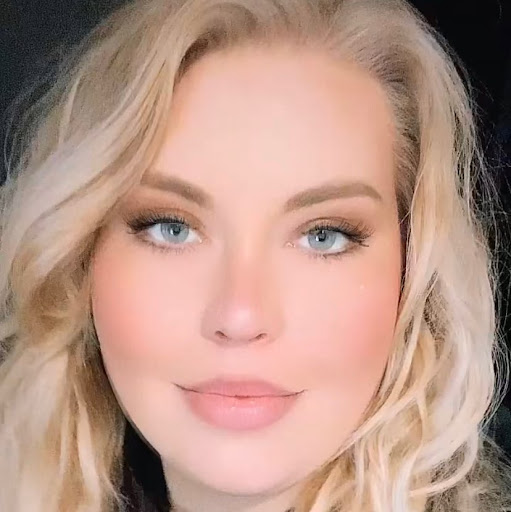 Alexandra Kent Photo 13