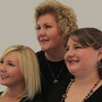 Jennifer Kinney Photo 10