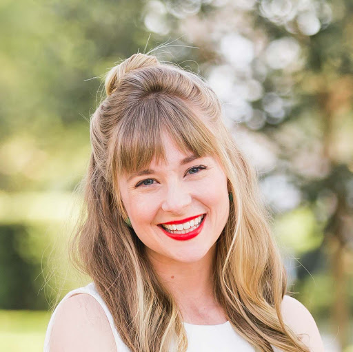 Kelly Perry Photo 16