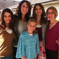 Laurie Rhoades Photo 14