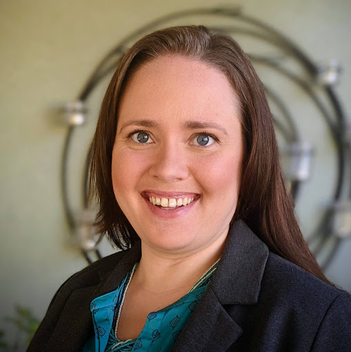 Laura Mills Photo 17